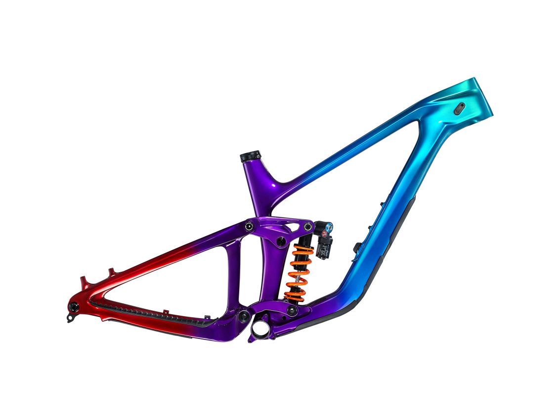 MY24-Reign-Advanced-FR_Color-A-Rainbow-Sprayed.jpg