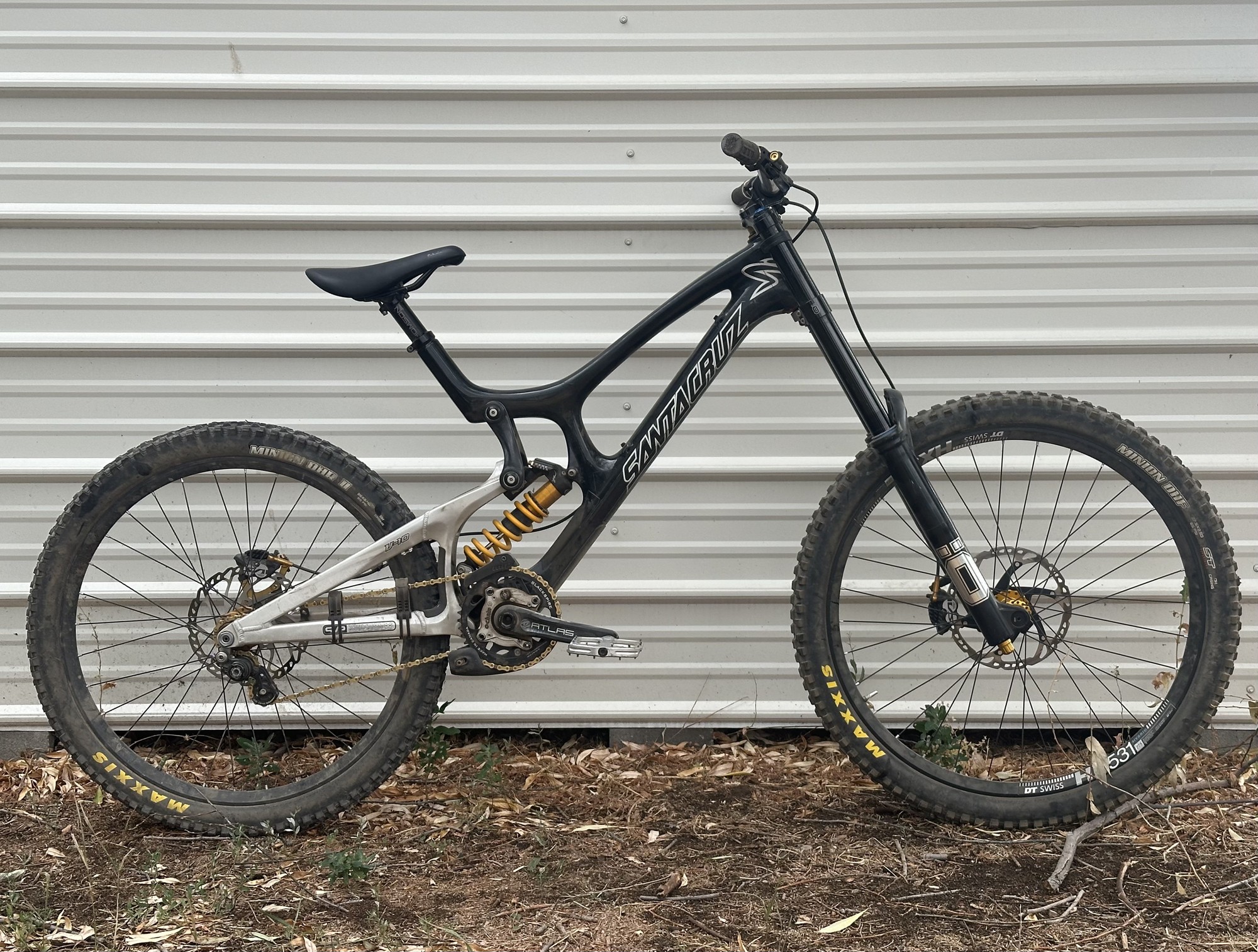 2011 Santa Cruz V10 Carbon - Mullet