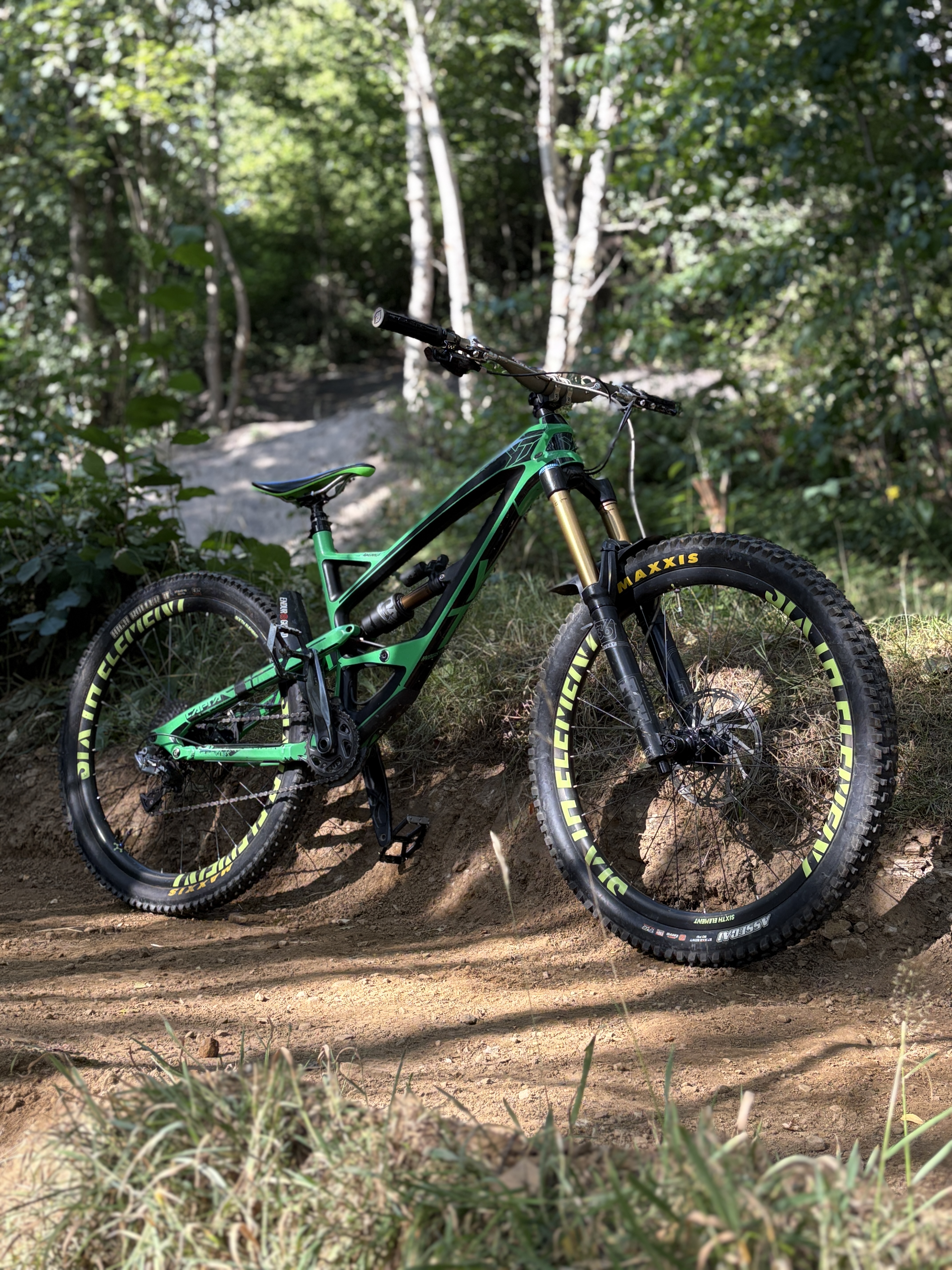 2016 YT Capra CF Pro